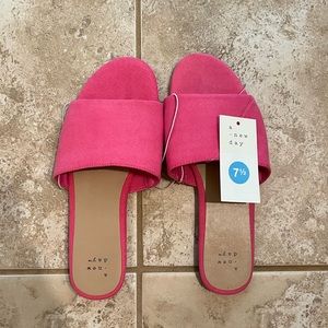 A new day Heidi pink slides 7.5